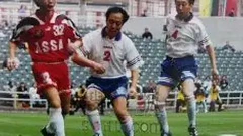 激情对决！曼联半场0-1落后埃弗顿，霍尔独中靶心，盖伊狂怒挥拳染红惊场！