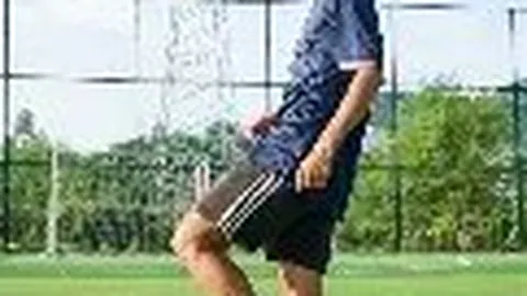 仅8分钟闪现赛场，拉维亚离场引唏嘘，球迷感叹：脆弱王者，易伤体质让人心疼！